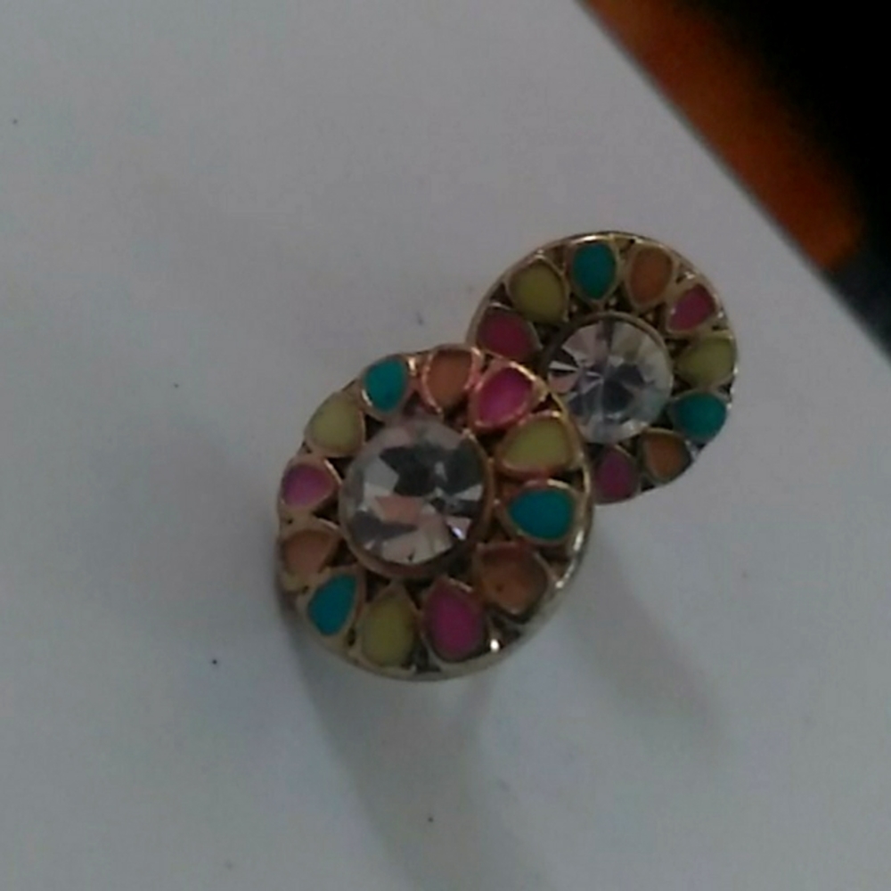 cubic stone middle multi color peddles